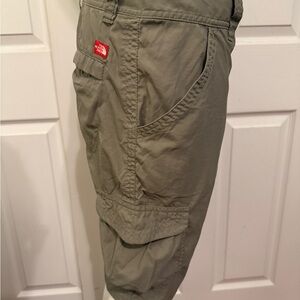 The North Face Lightweight Women's Cargo Shorts - Olive Green